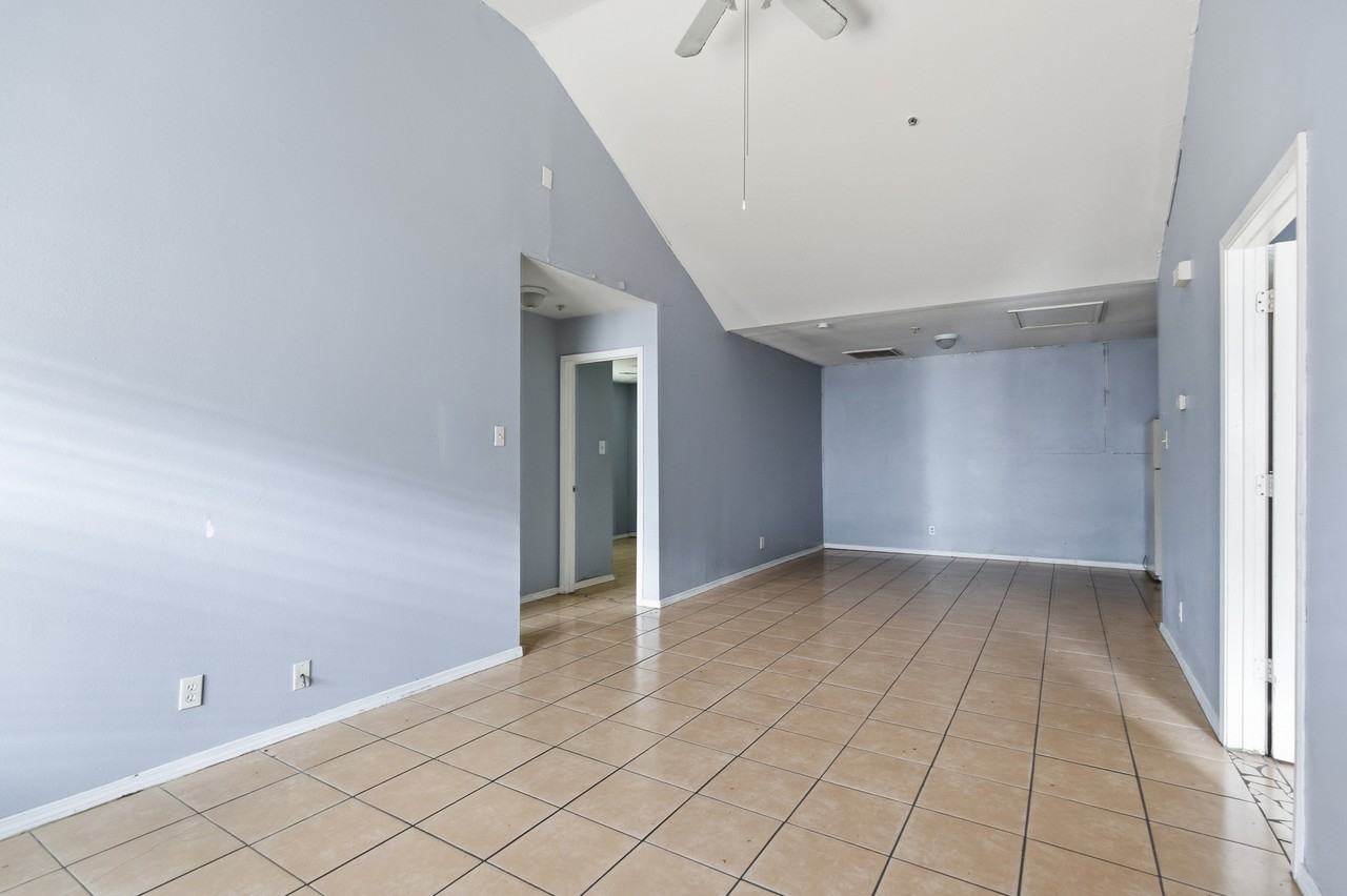 7625 Windsor Oaks #7625 - Photo 3 of 13