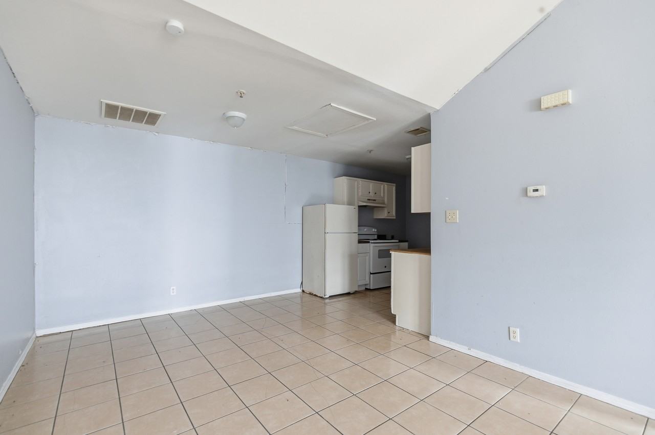 7625 Windsor Oaks #7625 - Photo 4 of 13