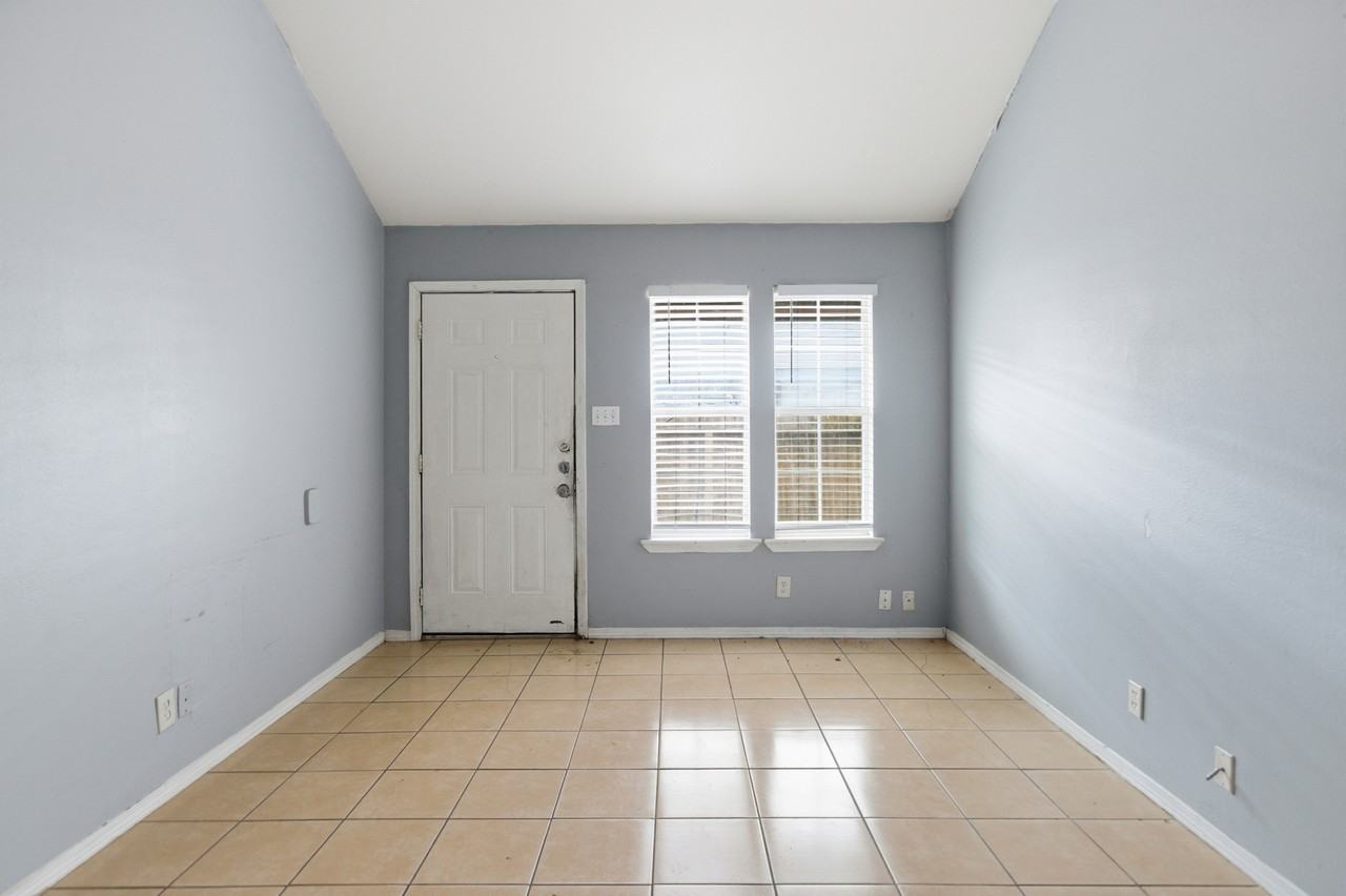 7625 Windsor Oaks #7625 - Photo 5 of 13