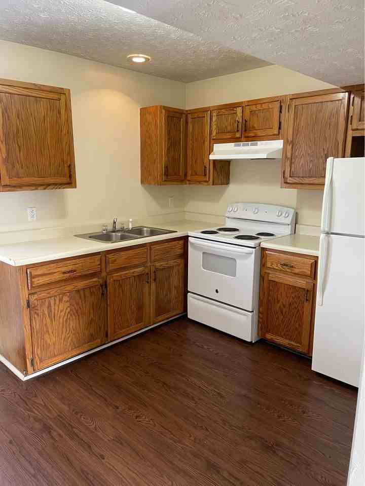 141 Alycia Dr #7 - Photo 2 of 8