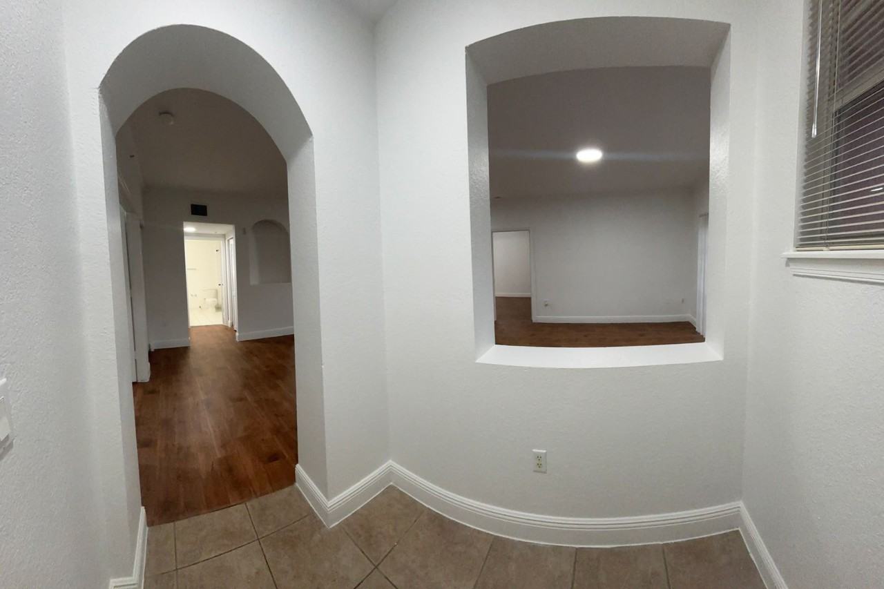 10218 Nw 33rd St - Photo 2 of 15