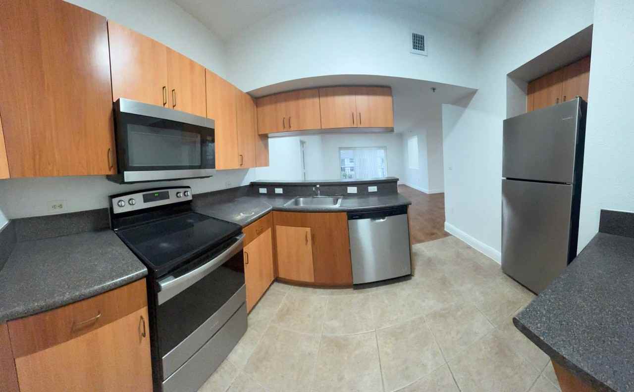 10218 Nw 33rd St - Photo 7 of 15