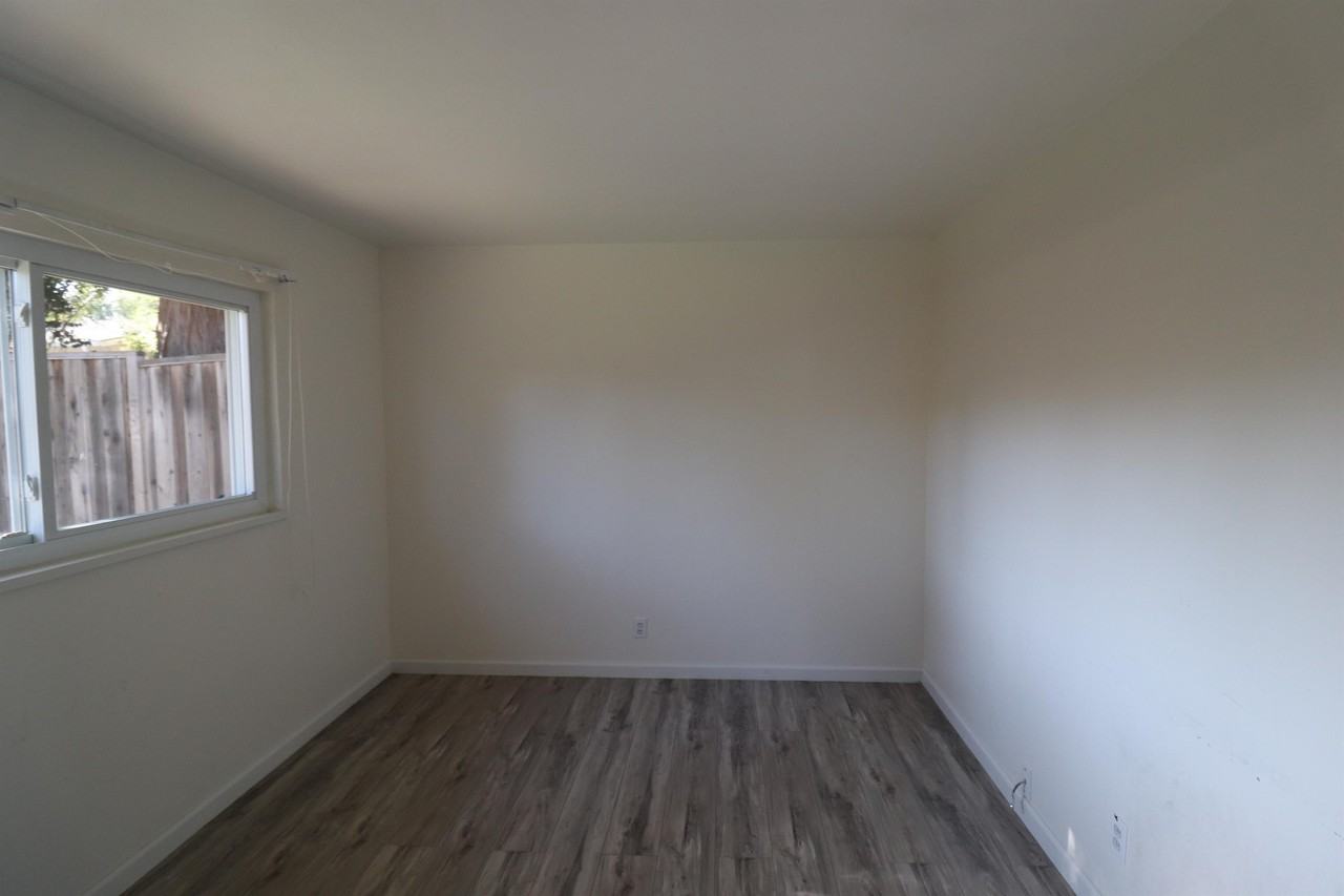 1086 Springfield Dr #1 - Photo 5 of 10