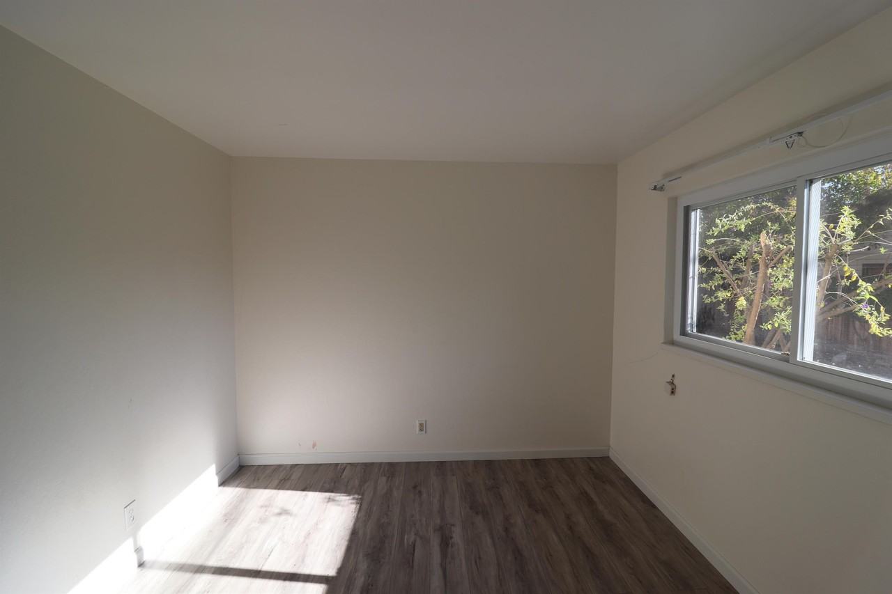 1086 Springfield Dr #1 - Photo 6 of 10