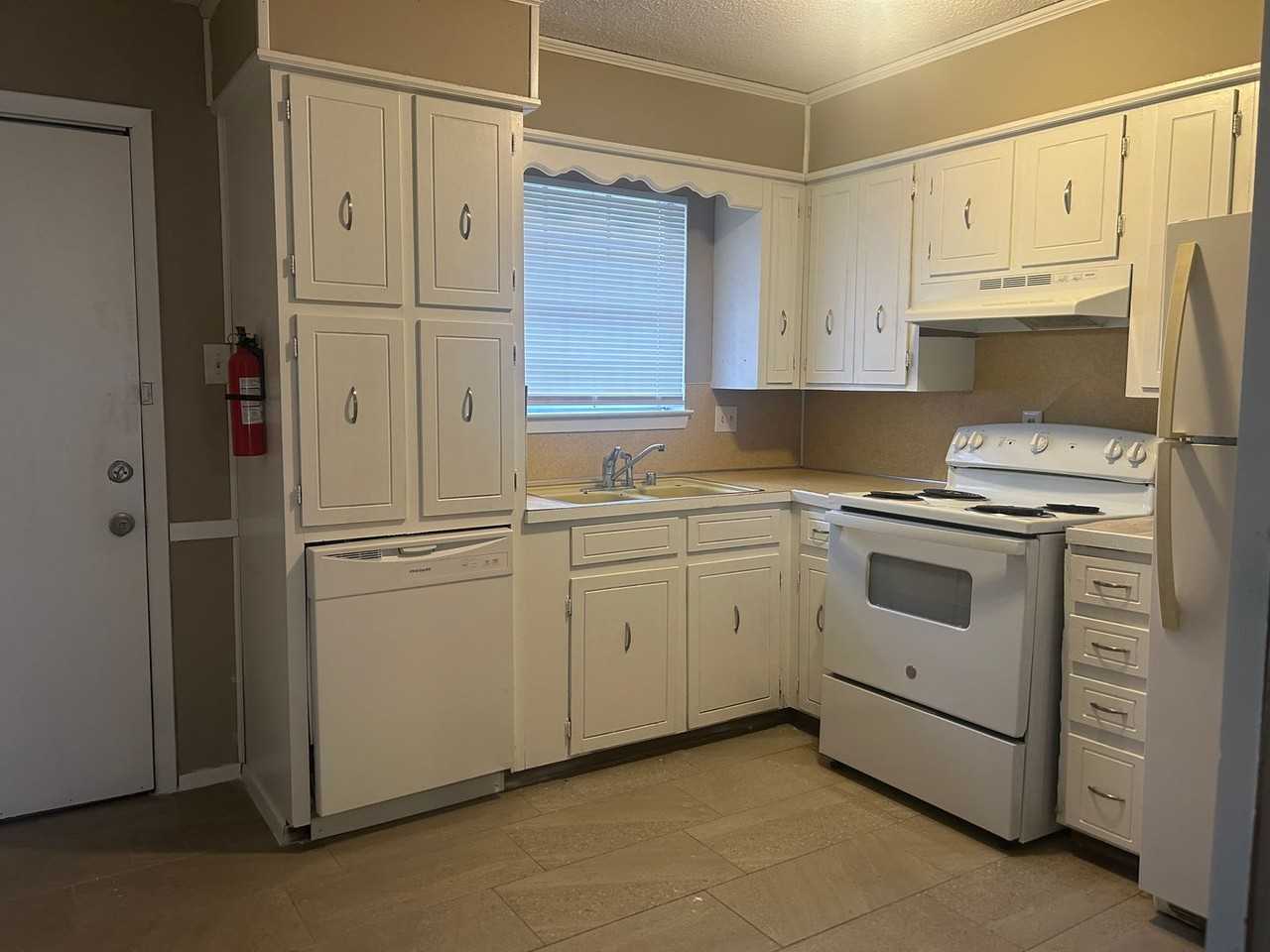 5707 Sorenson St - Photo 3 of 15