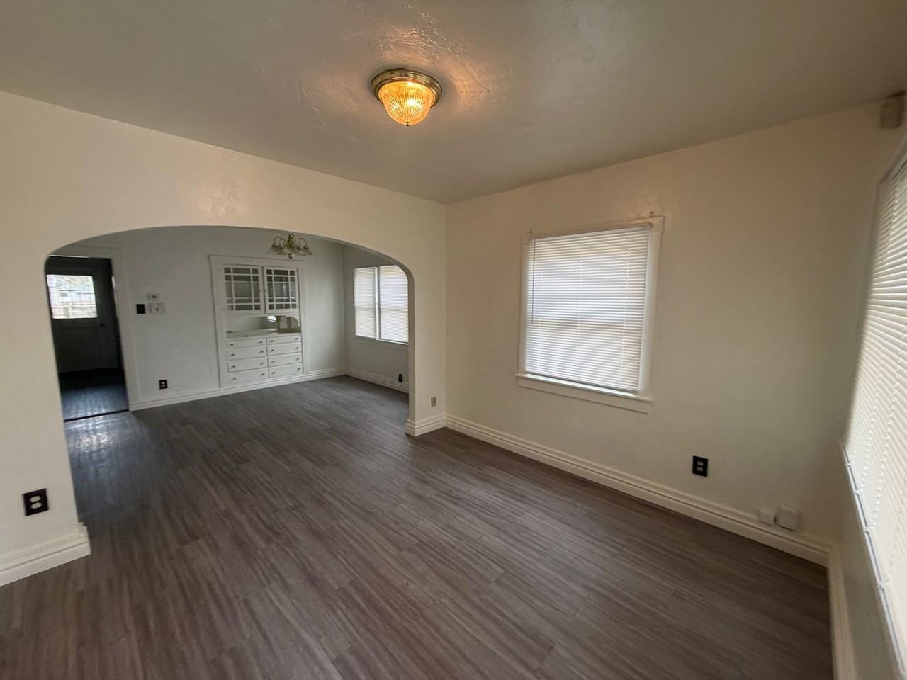 226 W Bush St - Photo 3 of 3