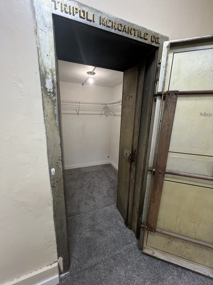 102 2nd Ave Sw #6 - Photo 3 of 11