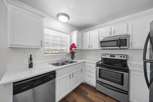 featured image of 7614 Parkway Dr #2N