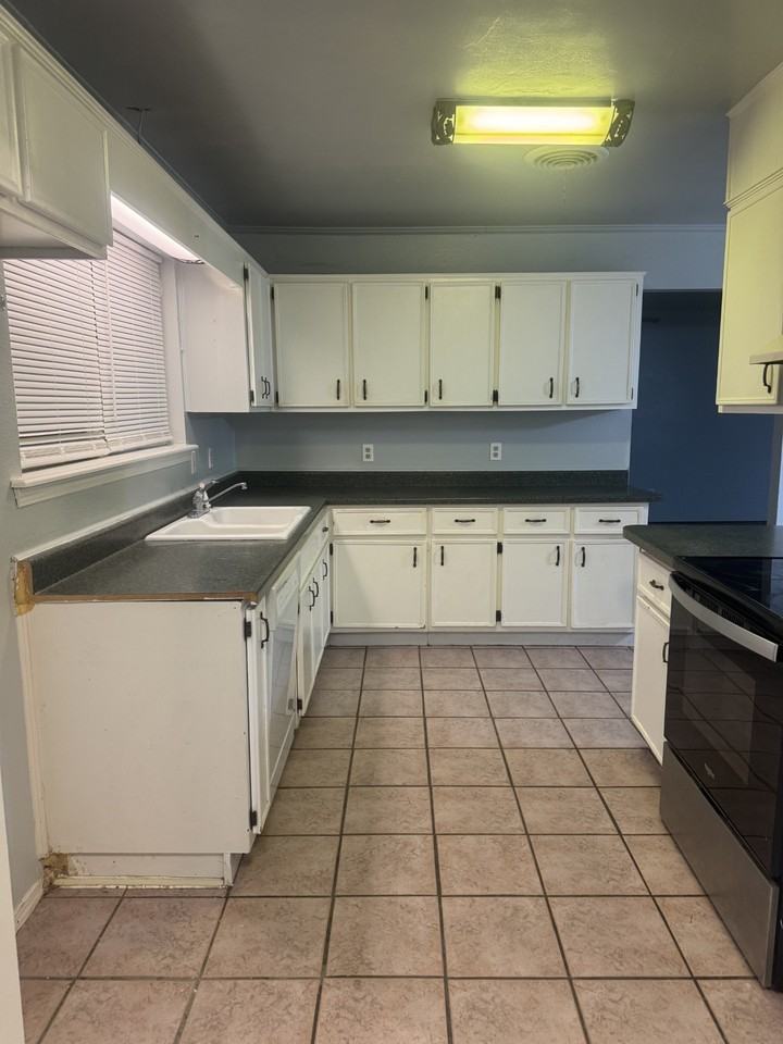 52 Summit Drive #1 - Photo 3 of 10