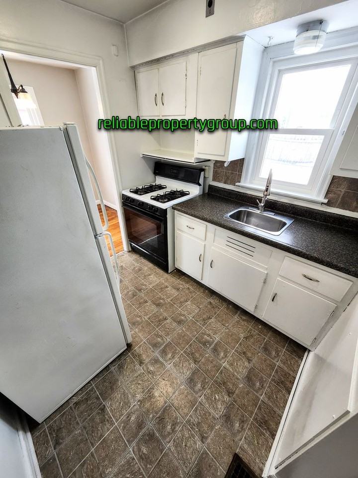 1840 Kentucky Avenue - Photo 4 of 12