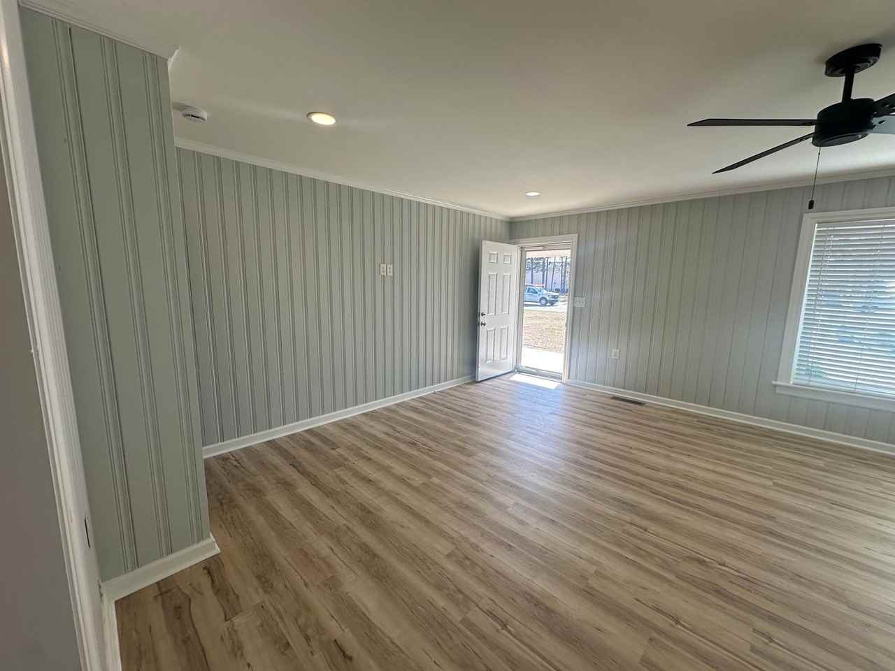 701 Eastwood Rd - Photo 4 of 30