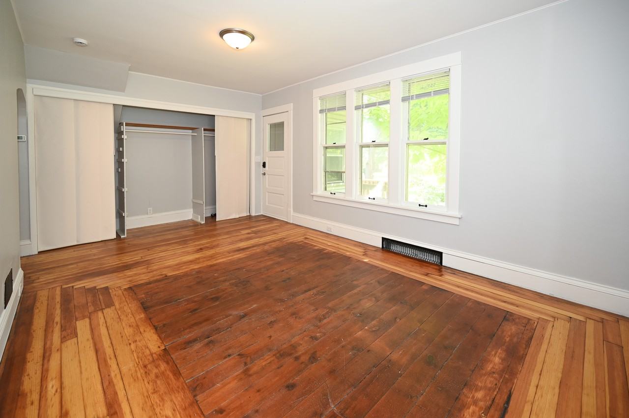 7 11th Ave Sw #1 - Photo 4 of 18