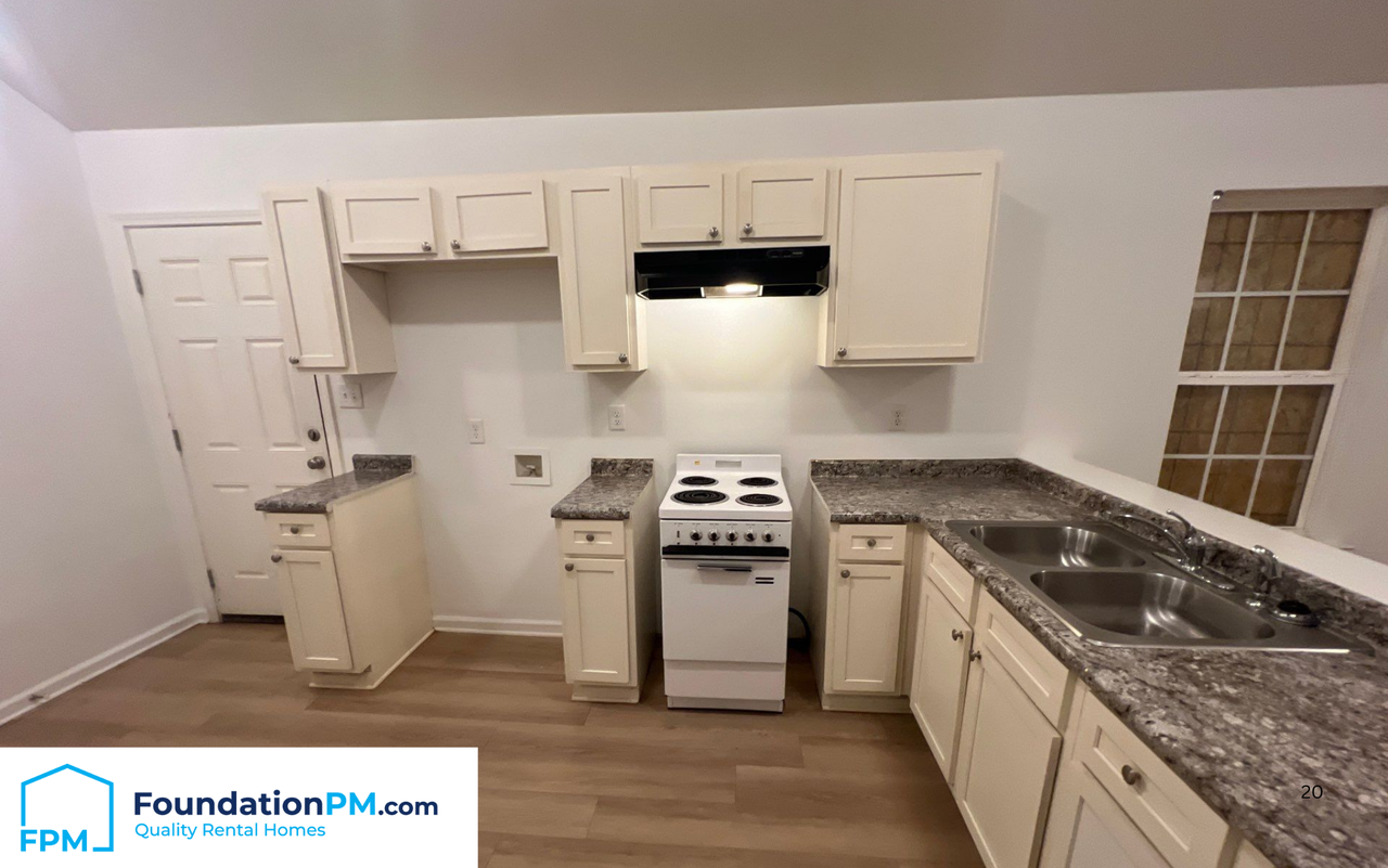 5 E Byfield Dr #1 - Photo 4 of 21