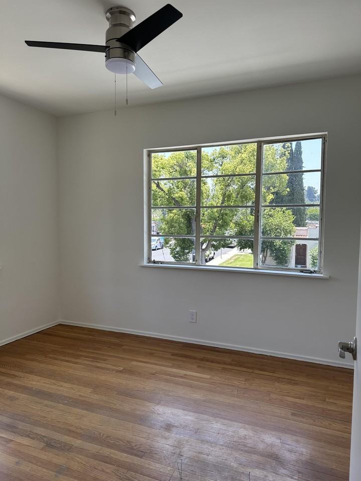 1843 Linda Rosa Avenue #1 - Photo 7 of 11