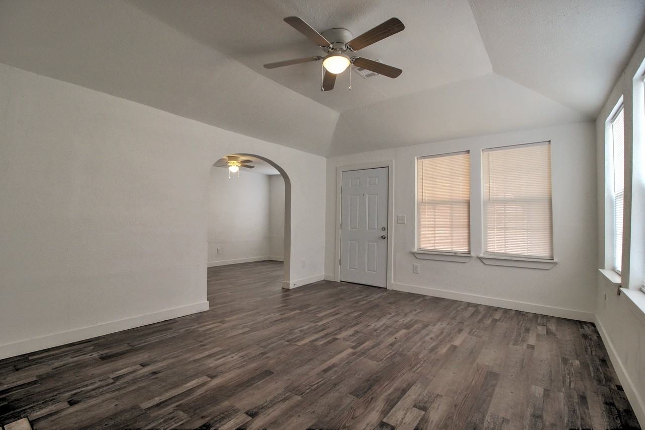 1004 Ne 19th St #1 - Photo 4 of 8