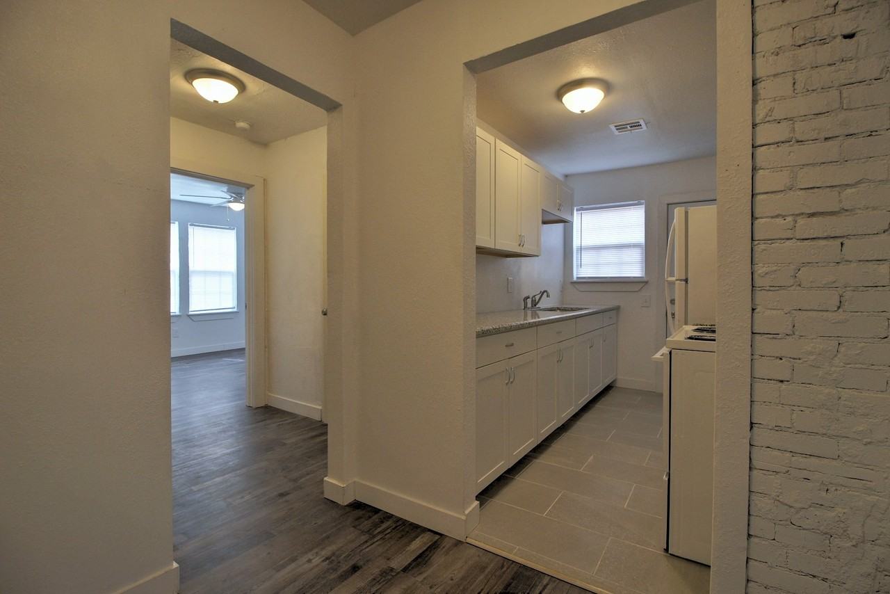 1004 Ne 19th St #1 - Photo 7 of 8