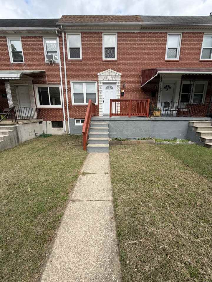 365 Leeanne Rd #1 - Photo 2 of 33