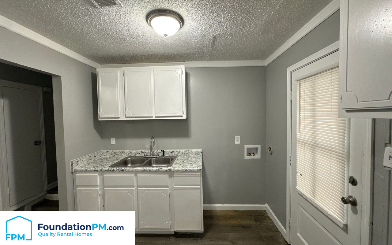 3181 Parham St #1 - Photo 4 of 17