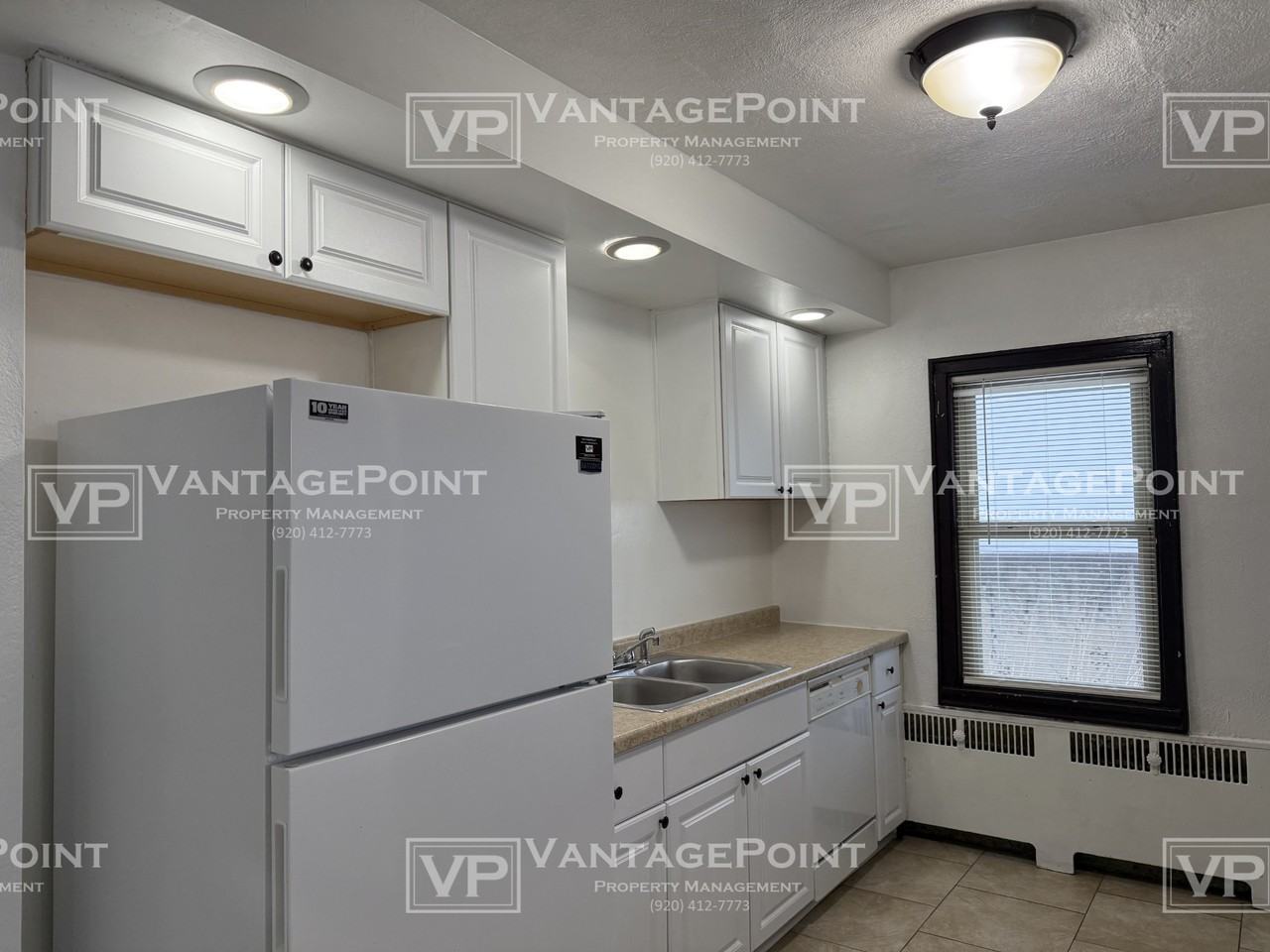 1060 Elmore St - Photo 2 of 19