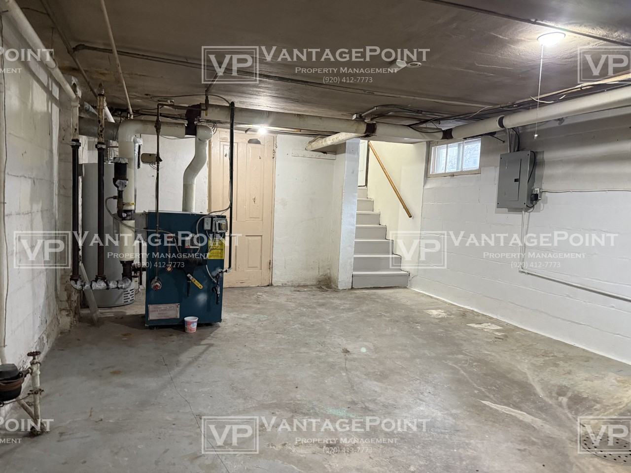 1060 Elmore St - Photo 3 of 19