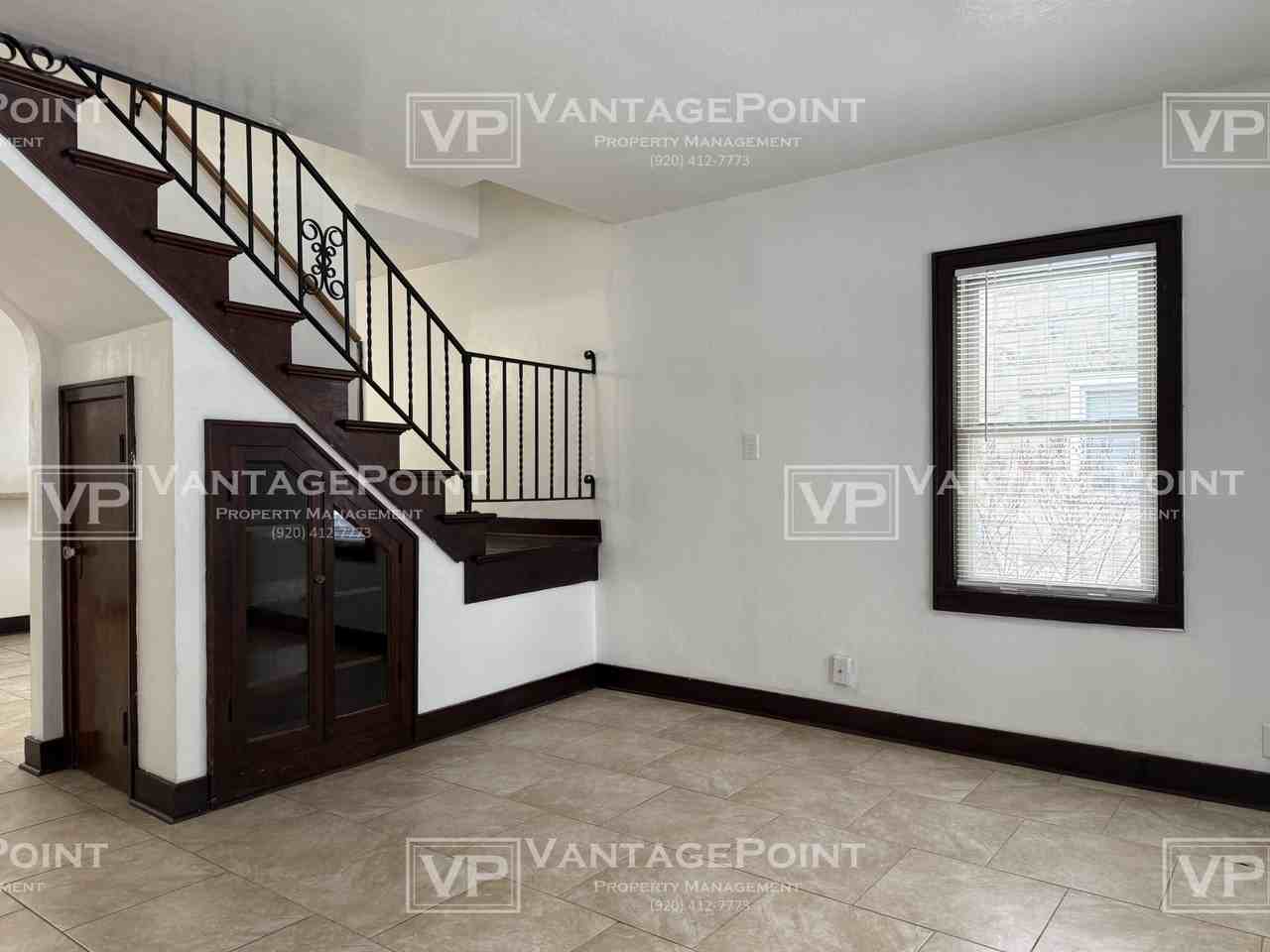 1060 Elmore St - Photo 6 of 19