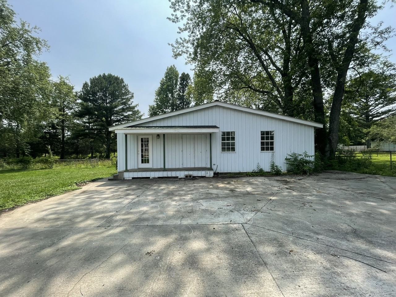 1406 Old Estill Springs Rd #1 - Photo 3 of 12