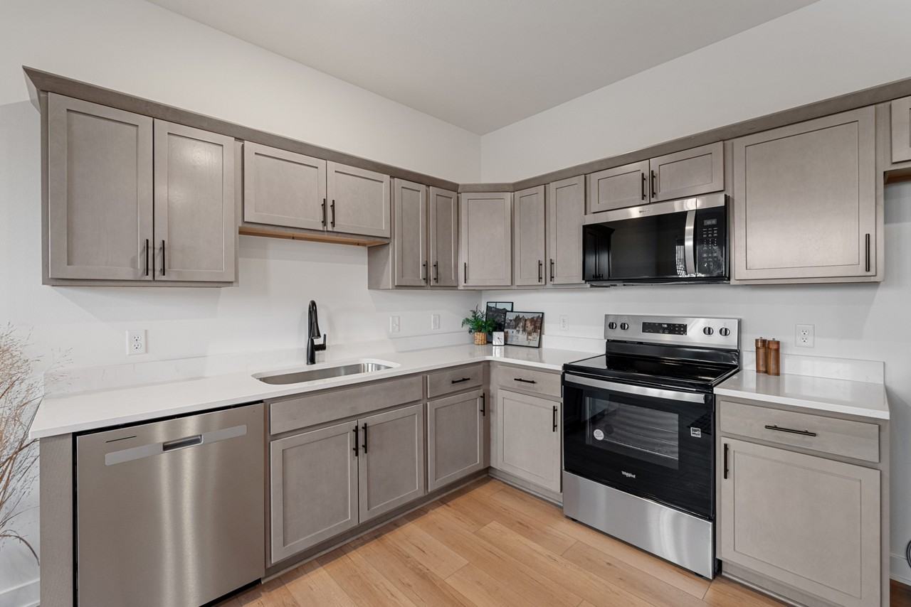 1216 Sw Des Moines St #1 - Photo 5 of 39