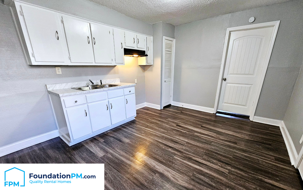 1609 Hugenot Street #1 - Photo 3 of 10