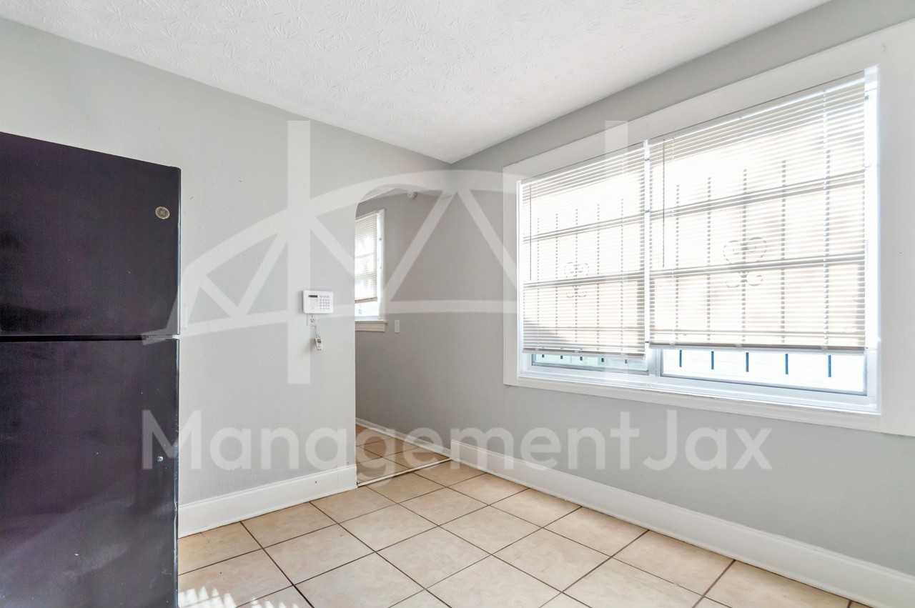 2311 W 16th St #1 - Photo 3 of 13