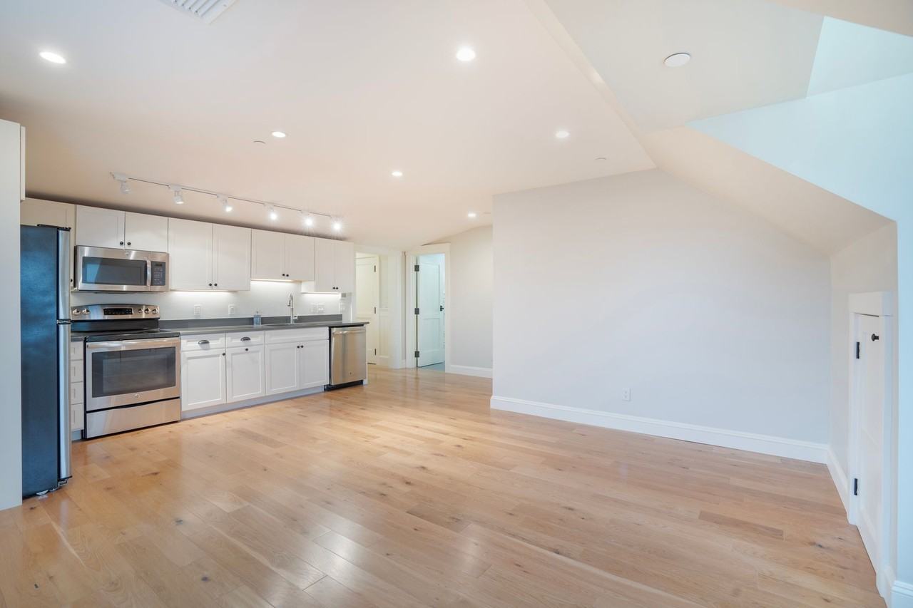 2178 Post Rd #300 - Photo 5 of 32