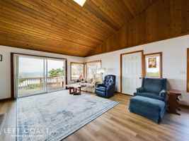featured image of 1033 Nw Inlet Ave #1
