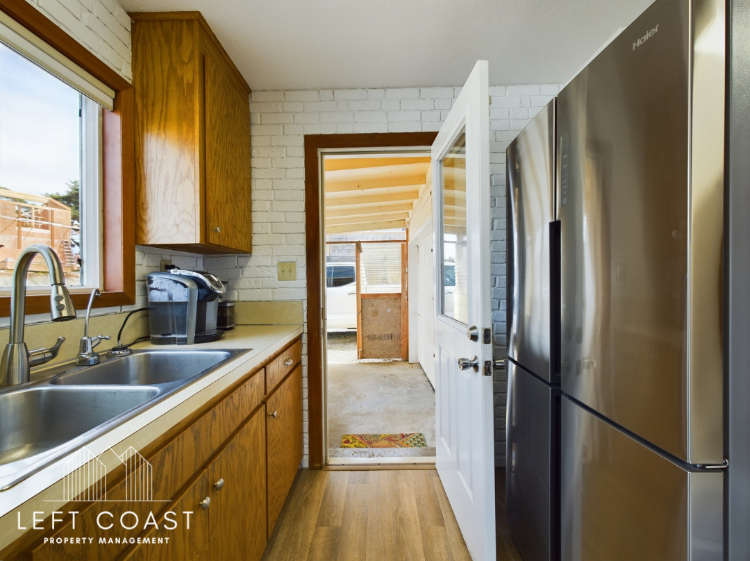1033 Nw Inlet Ave #1 - Photo 5 of 43