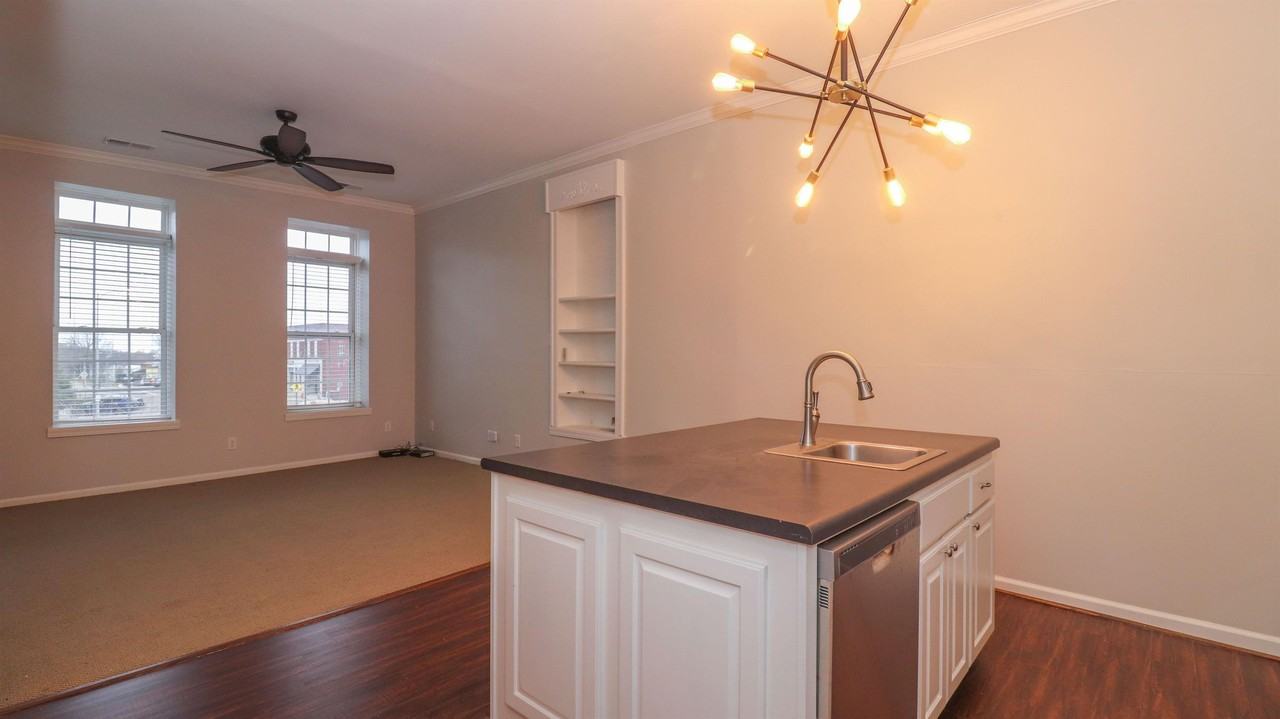 32 North Lafayette Avenue #1 - Photo 4 of 12