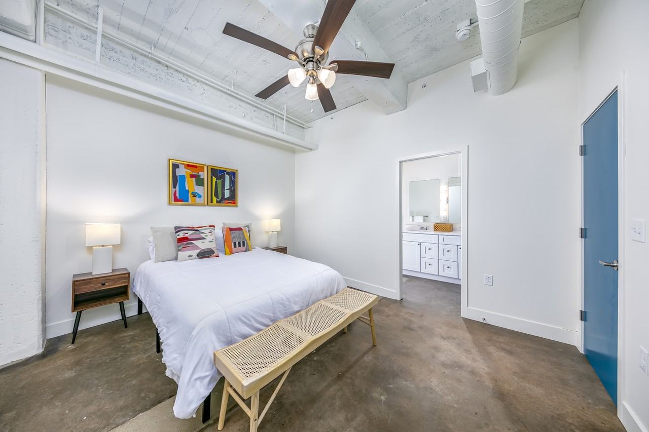 3130 Gillham Rd #303 - Photo 4 of 12