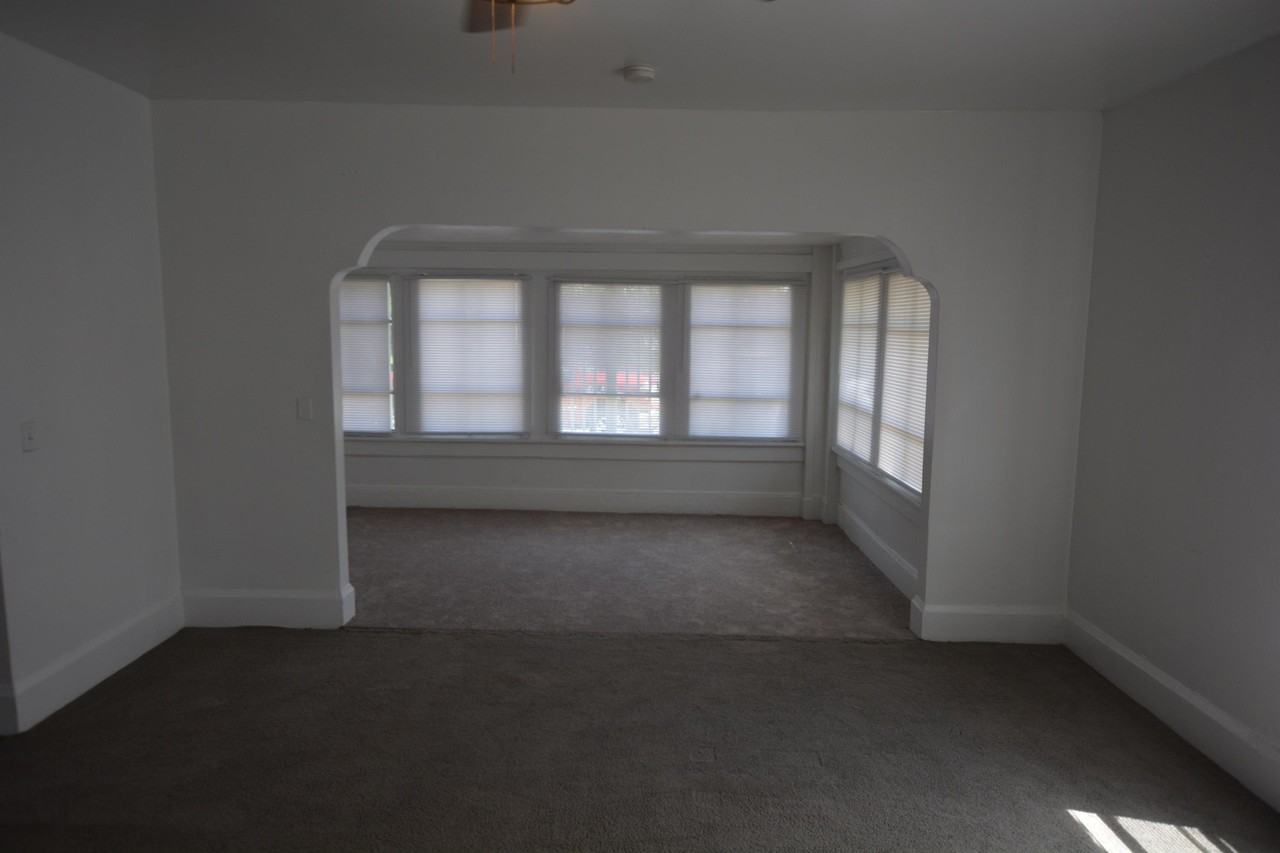 811 E Main St #1 - Photo 4 of 10