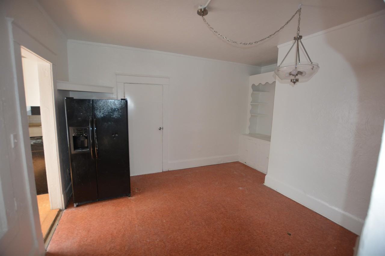 811 E Main St #1 - Photo 5 of 10