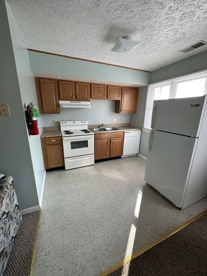 888 Wayne Ave #10 - Photo 5 of 12