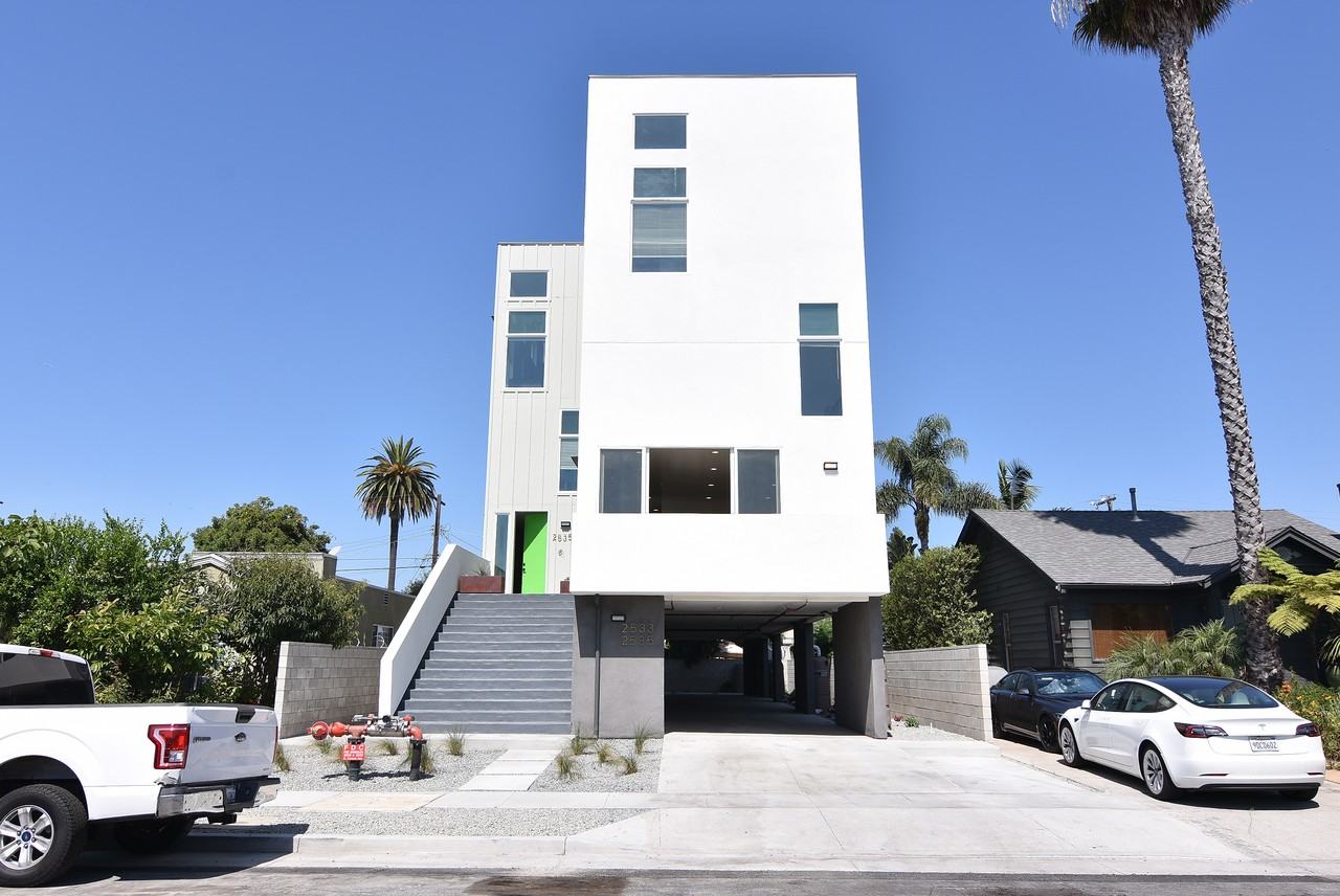 2533 S Curson Ave #3H - Photo 2 of 21