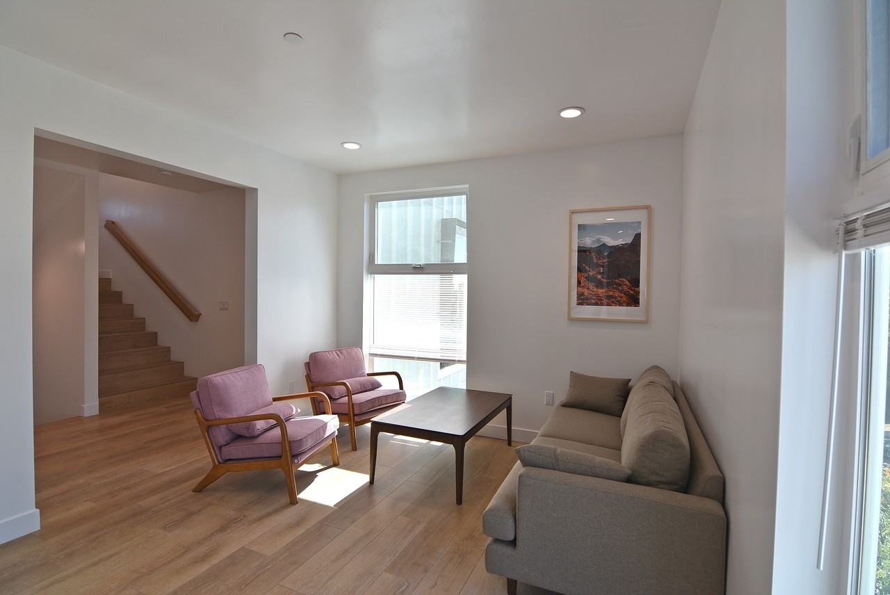 2533 S Curson Ave #3H - Photo 6 of 21