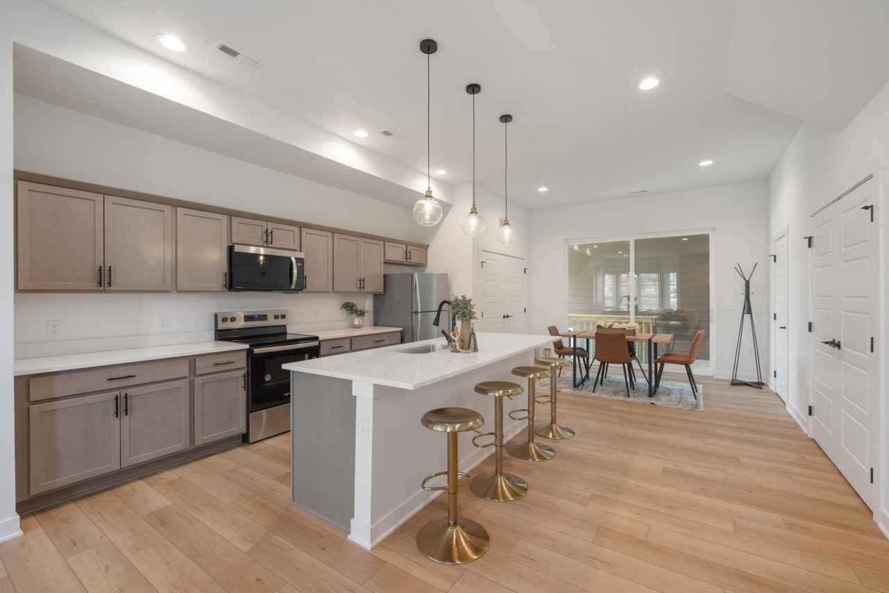 1104 Sw Des Moines St #1 - Photo 7 of 49