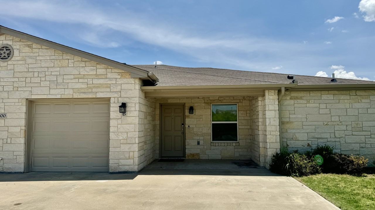 400 Lowes Boulevard #B - Photo 2 of 19