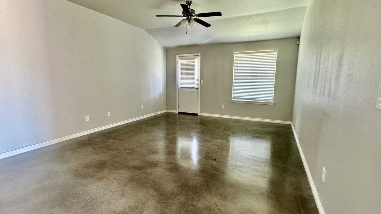 400 Lowes Boulevard #B - Photo 4 of 19