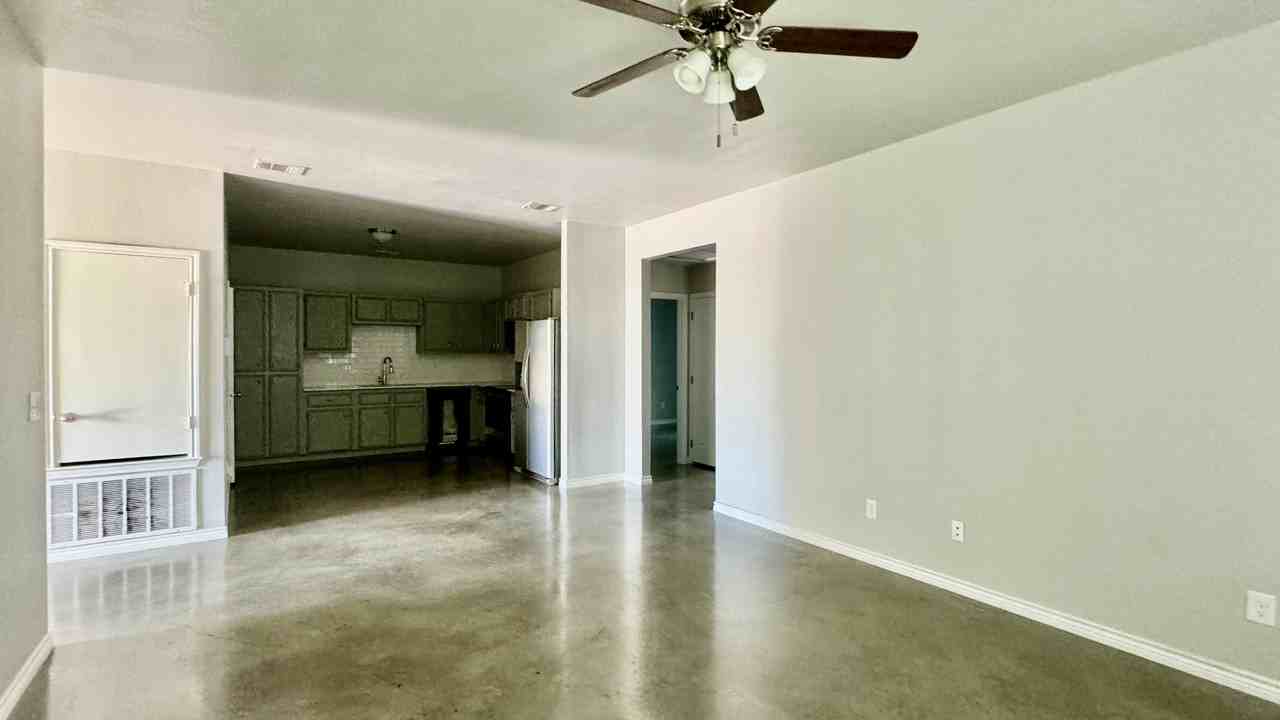 400 Lowes Boulevard #B - Photo 7 of 19