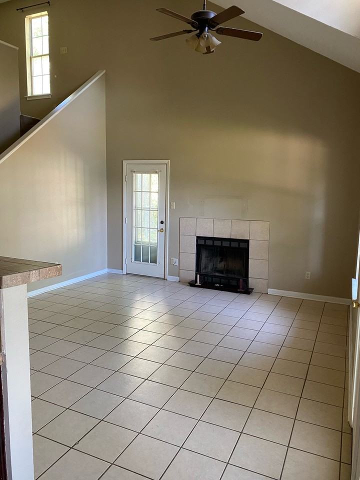 208 Standifer Ave #1 - Photo 4 of 11