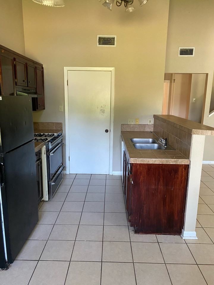 208 Standifer Ave #1 - Photo 5 of 11