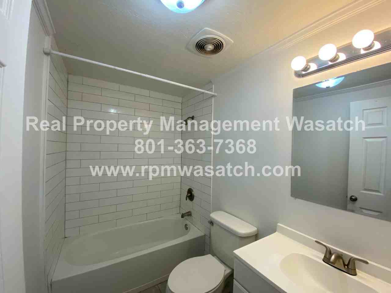 7587 S 2350 W - Photo 7 of 31