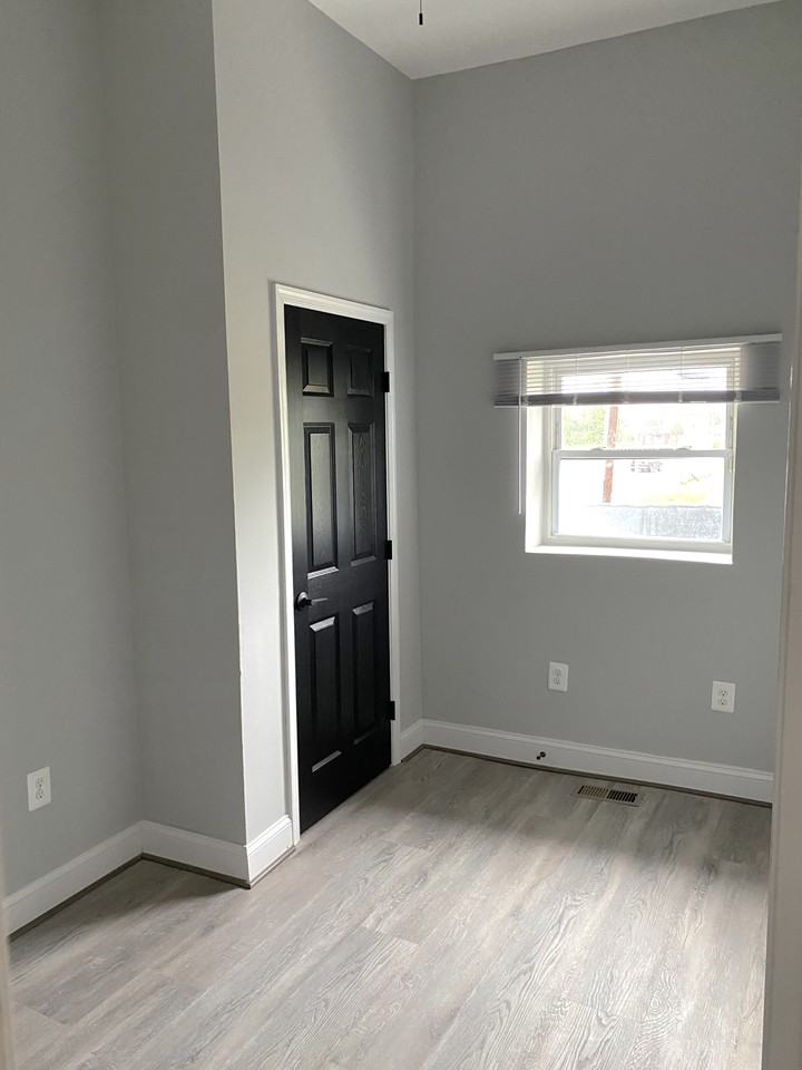 837 North Fulton Avenue - Photo 4 of 12