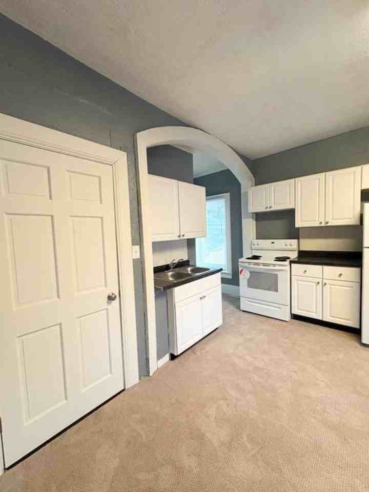 314 W. Wood - Photo 3 of 15