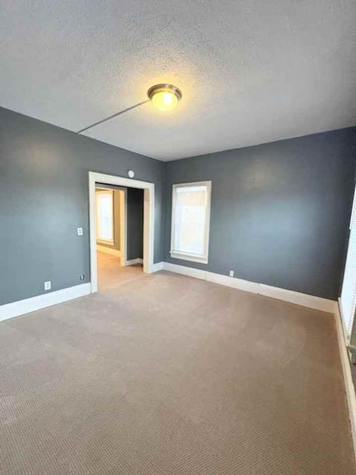 314 W. Wood - Photo 5 of 15