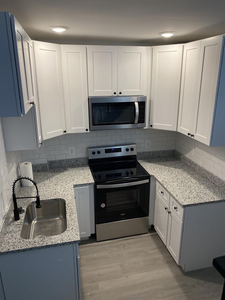 146 146 North East Avenue - D Private Bath Available $850 - Photo 2 of 12